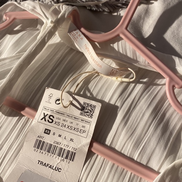 Never worn blouse. NWT - Picture 2 of 2